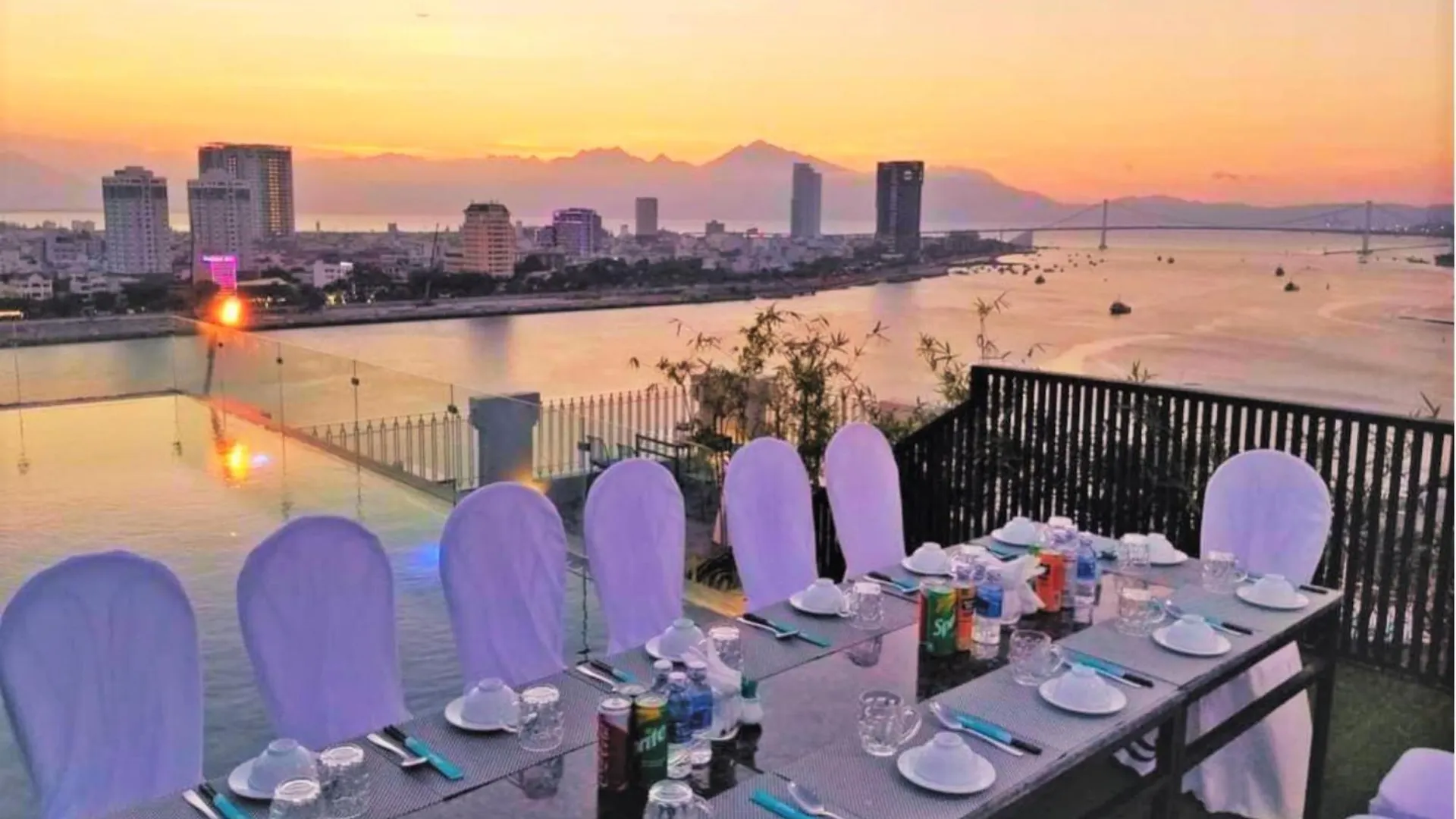 Ibiza Riverfront Da Nang Hotel Вьетнам