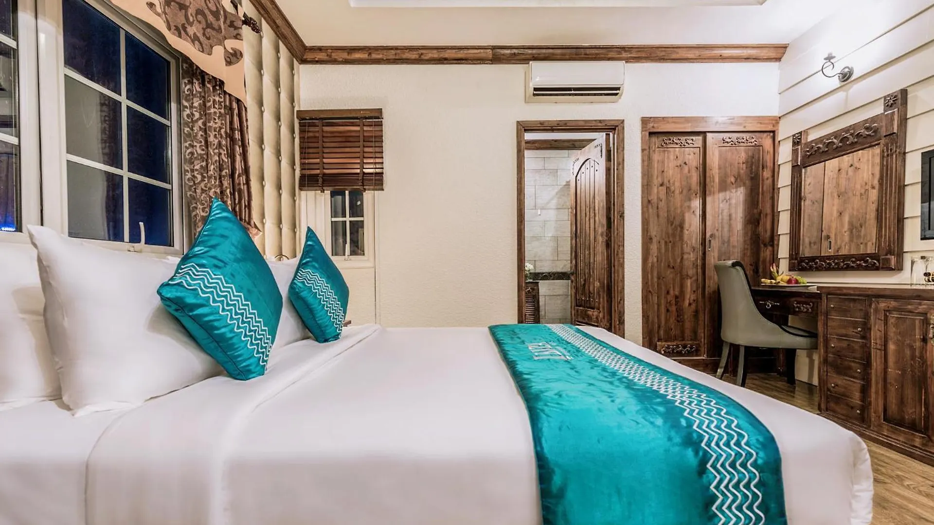 Ibiza Riverfront Da Nang Hotel 4*,