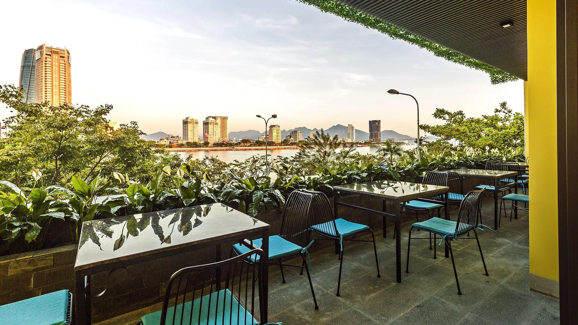 Ibiza Riverfront Da Nang Hotel Powered By Aston