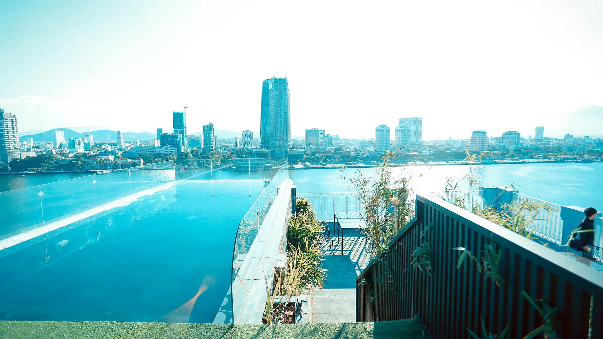 Ibiza Riverfront Da Nang Hotel Powered By Aston 4*,